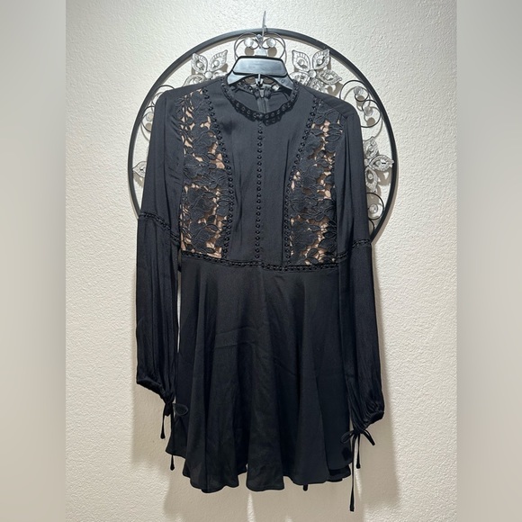 💜Forever 21 Crochet Overlay Mini Dress - Picture 2 of 4